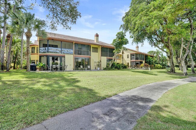 Building Photo - 5355 10th Fairway Dr