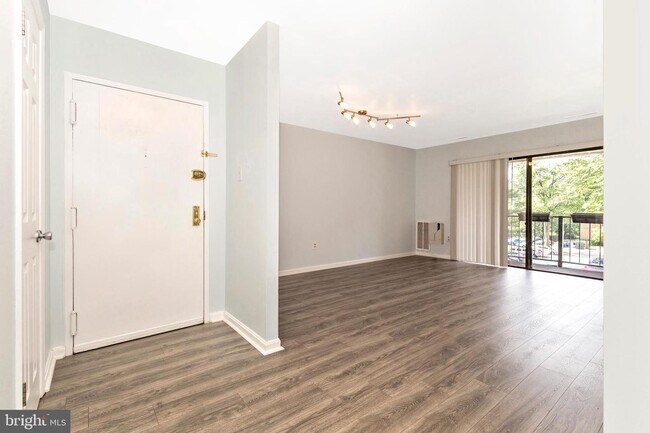 Building Photo - 826 Quince Orchard Blvd
