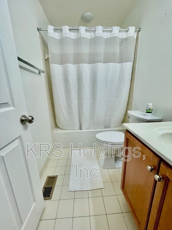 Building Photo - 15706 John Diskin Cir