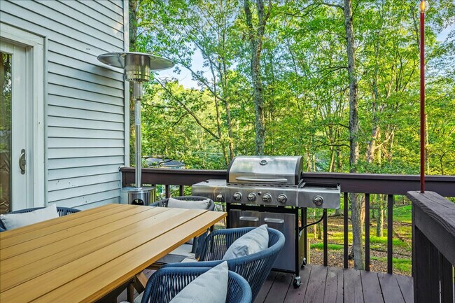 Building Photo - 1825 Jennifer Dr