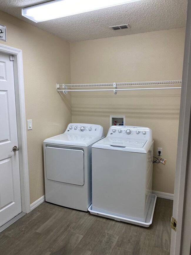 Building Photo - Beautiful Home Located In Tavares