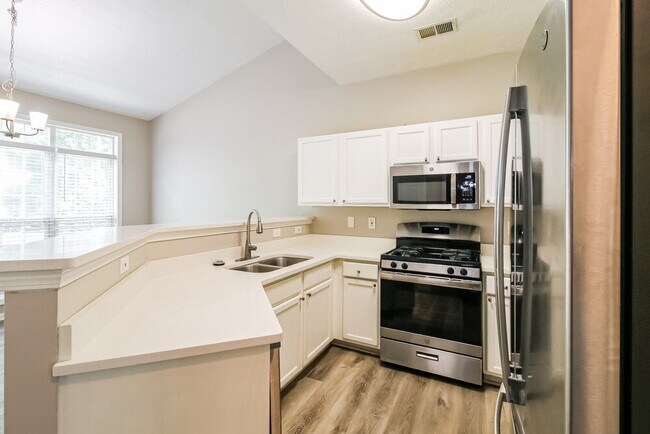 Building Photo - 2215 Baker Carter Dr