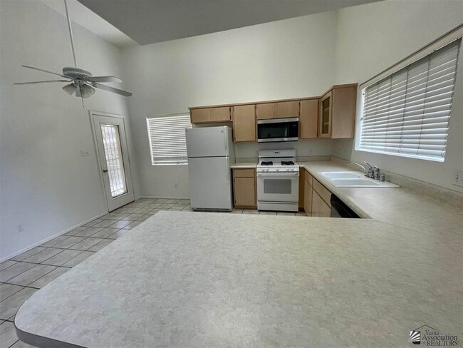 Building Photo - 10736 Calle Raquel