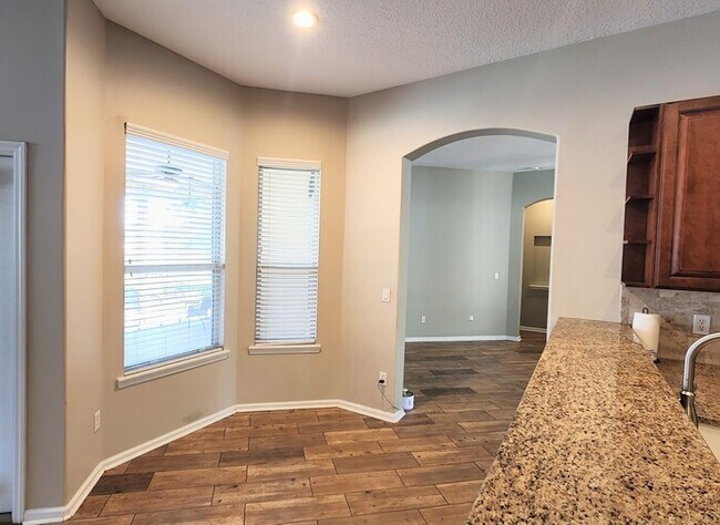 Building Photo - Luxurious 5-Bedroom Retreat with Private P...