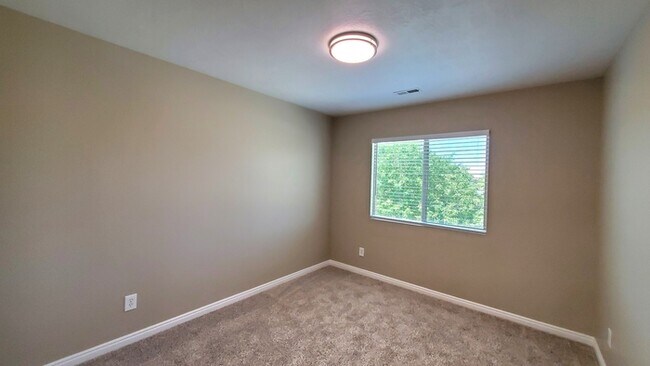 Building Photo - 2069 W 400 S