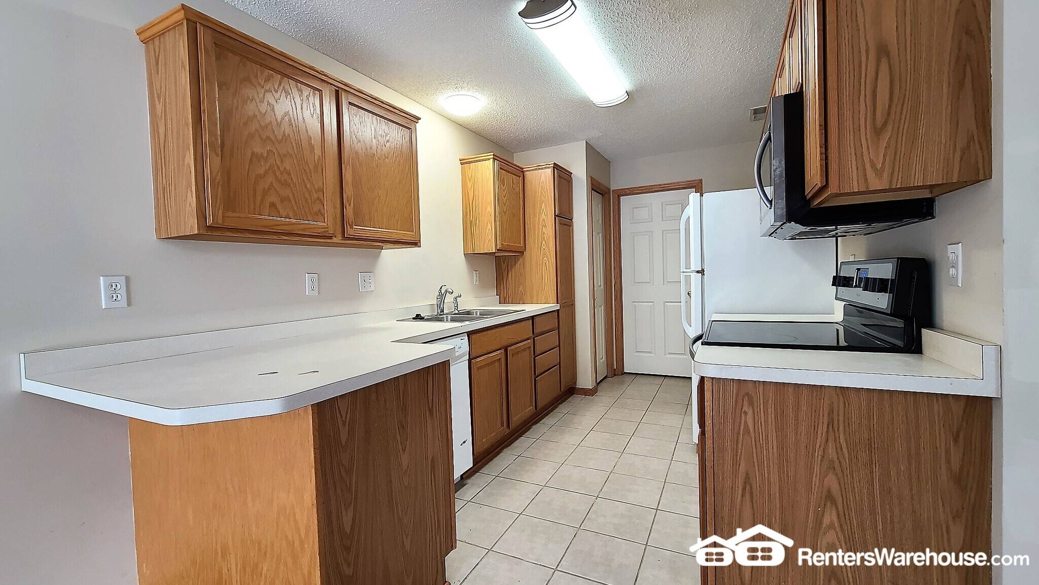 Building Photo - 637 Meadow Ln