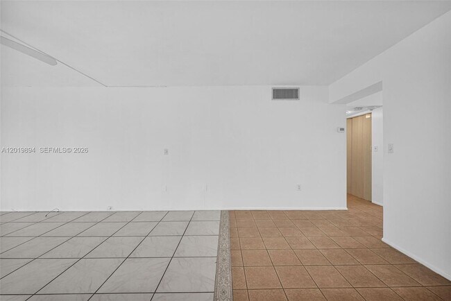 Building Photo - 1075 NE Miami Gardens Dr