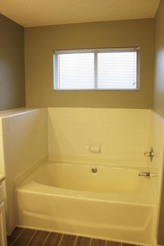Building Photo - 6476 Sailport Cove