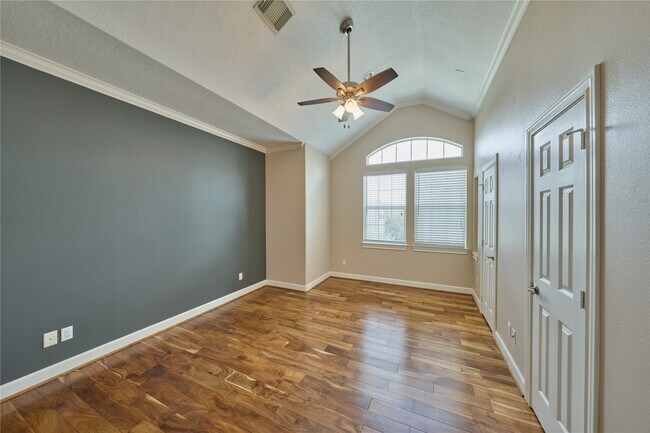 Building Photo - 2526 Bevis St