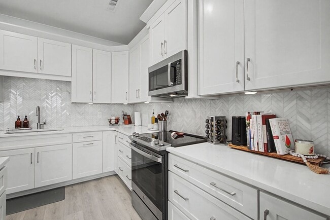 Building Photo - 3179 Sassafras Ln