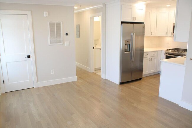 Building Photo - 2 bedroom in Boston MA 02128
