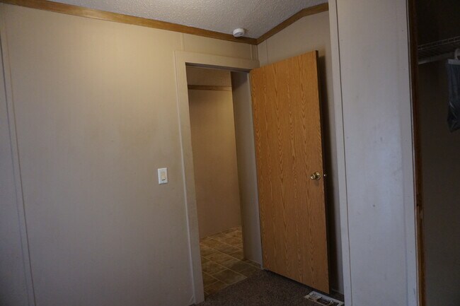 Building Photo - 410 S Elm St