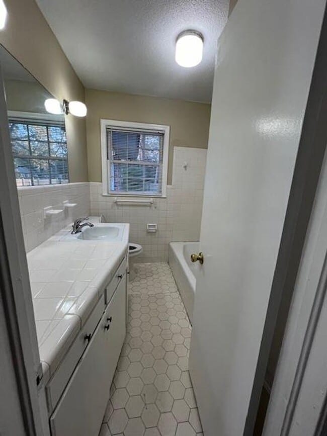 Building Photo - 3 Bedroom/2 Bath Home in Valdosta