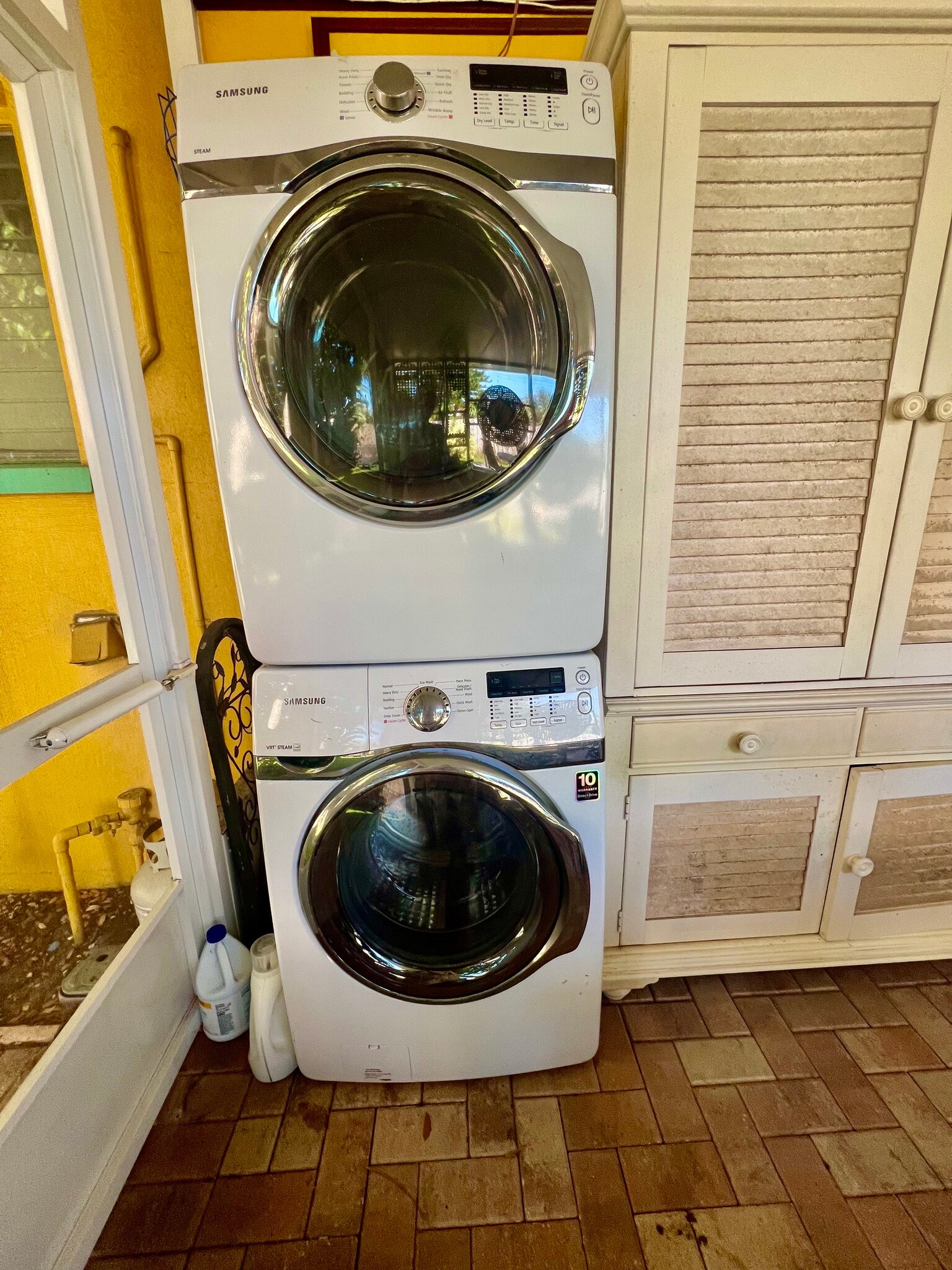 Building Photo - 1490 San Helen Dr