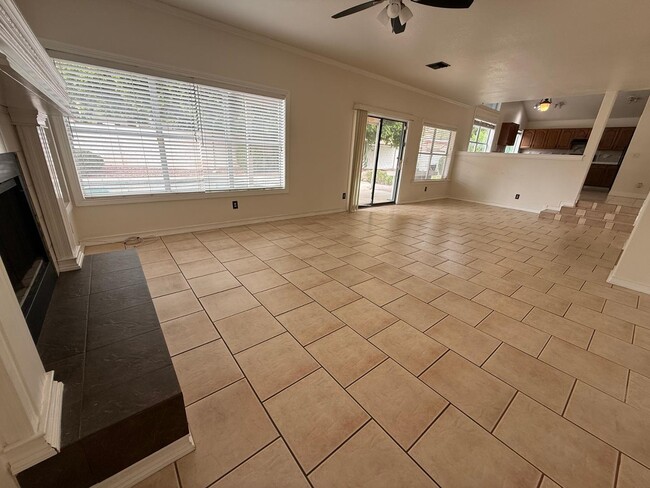 Building Photo - 3012 E Hermosa Vista Dr