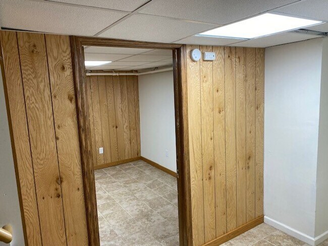 Building Photo - 402 7th Ave S