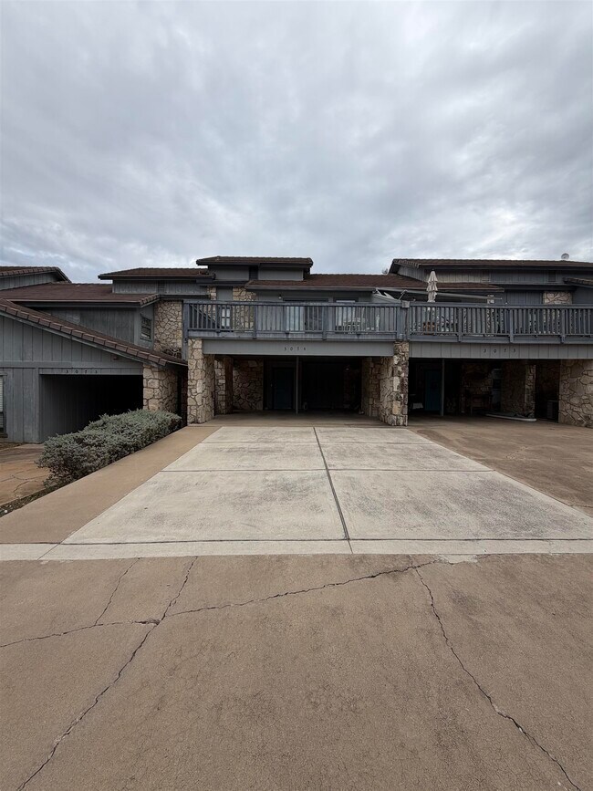 Building Photo - 307 Crestview