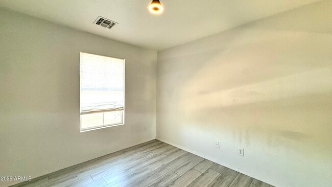 Building Photo - 1103 E Grove St