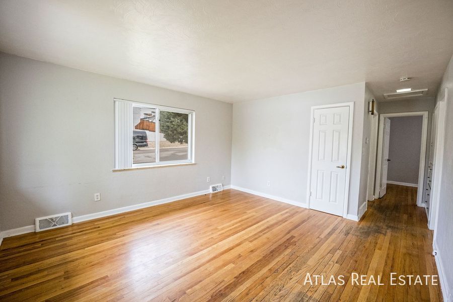 Building Photo - 4 S Jackson St