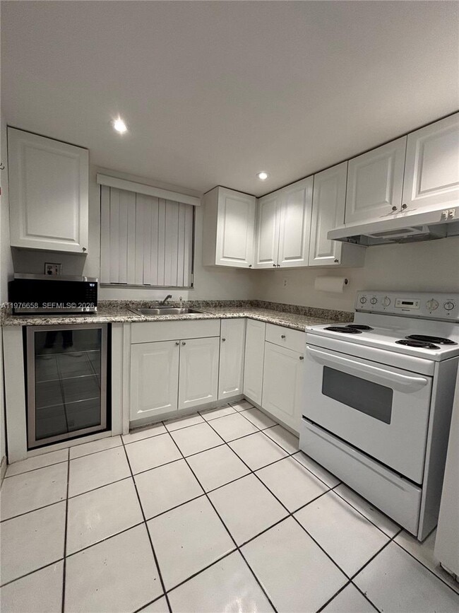 Building Photo - 13701 Kendale Lakes Cir