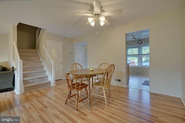Building Photo - 5005 Red Haven Dr