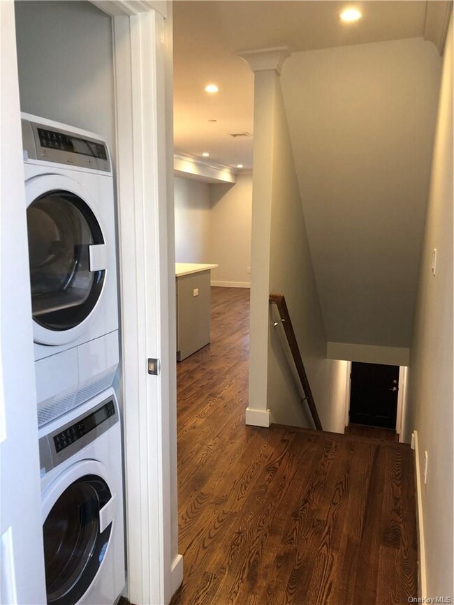 Building Photo - 268 W 261st St
