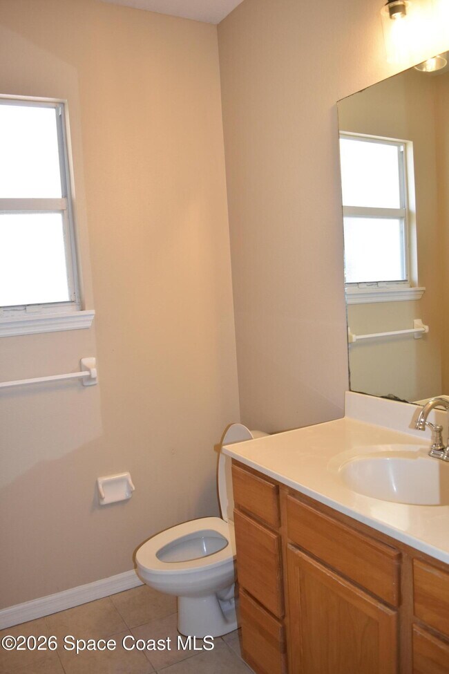 Building Photo - 1040 Venetian Dr