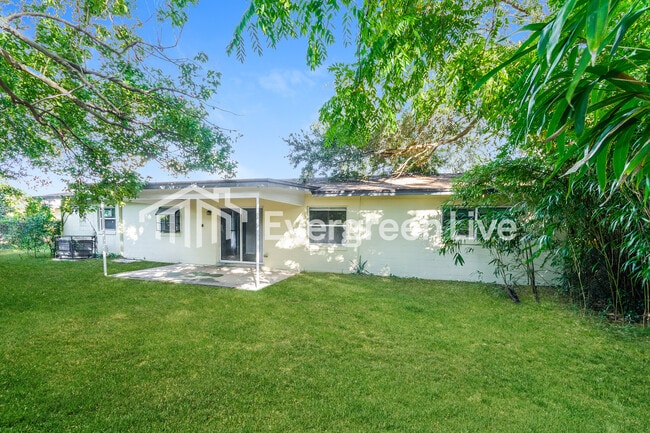 Building Photo - 2222 N Hastings St