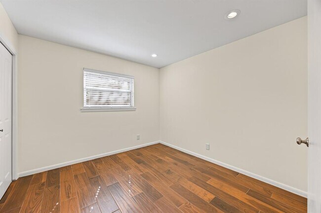 Building Photo - 7103 Mesa Dr