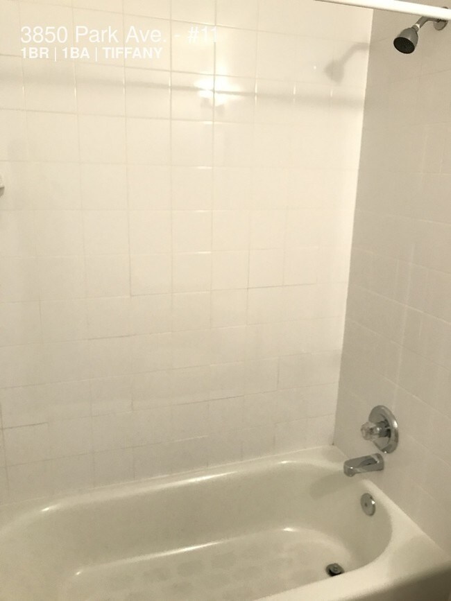 Building Photo - 3850 Park Ave