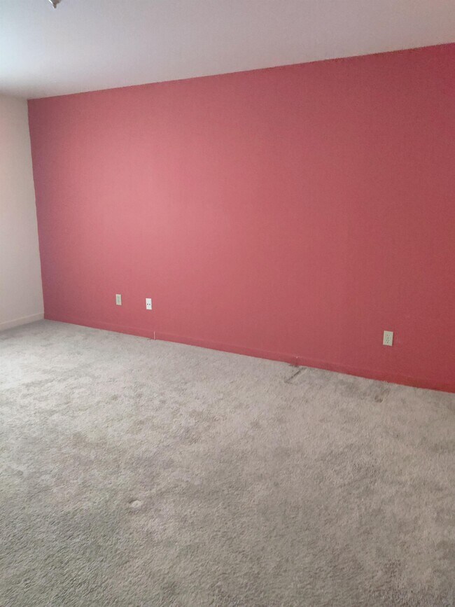 Building Photo - 18589 Lake Forest Dr