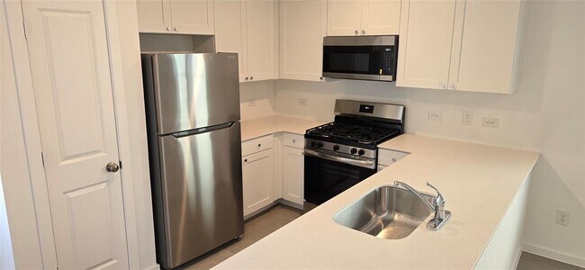 Building Photo - 446 Sormonne Lp