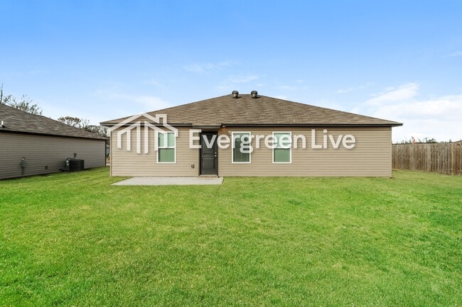 Building Photo - 44 10 Point Ln