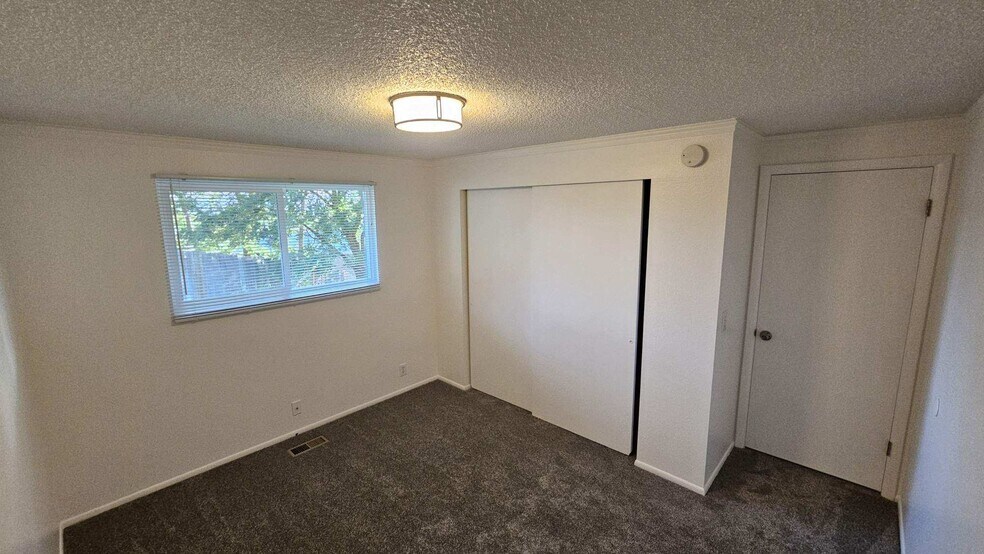 Building Photo - 1204 E 9520 S