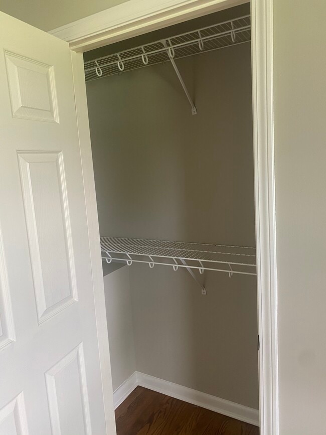 Building Photo - 704 Smith Way