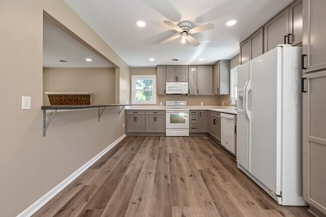 Building Photo - 4 bedoom 2 bath home in Blacksburg VA!