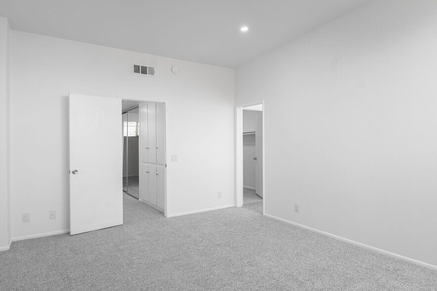 Building Photo - 4655 Natick Ave
