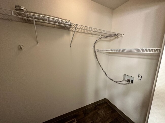 Building Photo - CHECK OUT THIS SPACIOUS TOWNHOUSE IN REDMO...