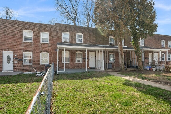 Building Photo - 611 Maude Ave