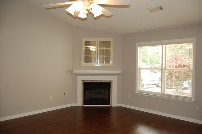 Building Photo - 31 Flower Break Rd