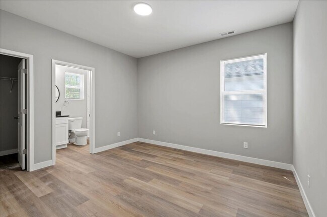 Building Photo - 2751 Guilford Ave
