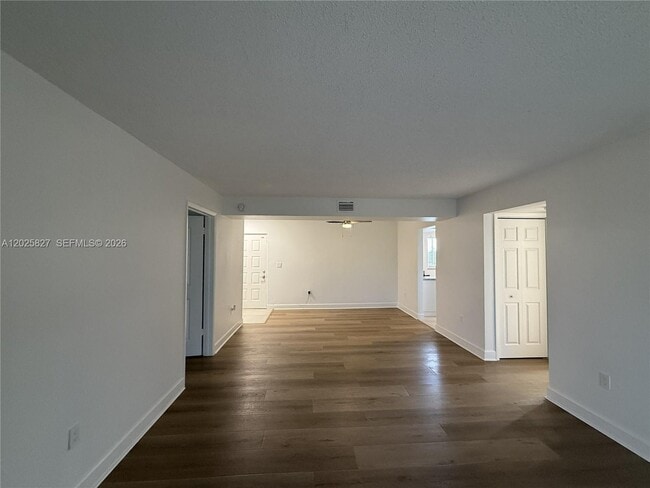 Building Photo - 731 N Pine Island Rd