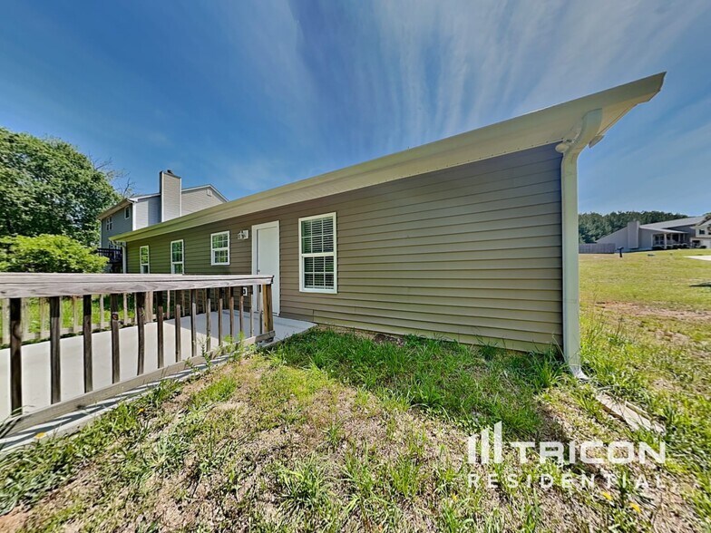 Building Photo - 2015 Jessica Dr