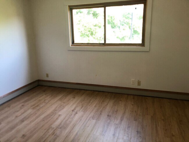Building Photo - Gaurav-3822 - 3824 N PORT WASHINGTON AV