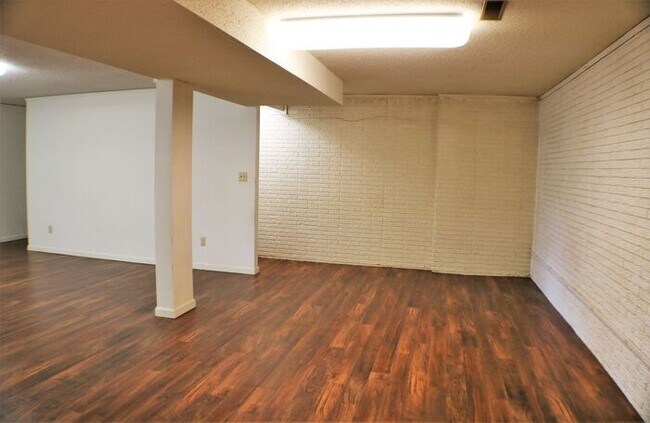 Building Photo - $2,350 | 3 Bedroom, 3 Bathroom House | No ...