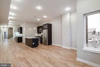 Building Photo - 1636 Ridge Ave