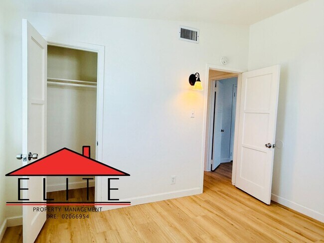 Building Photo - 332 N Alvord St