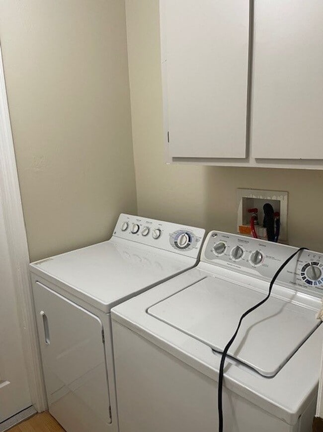 Building Photo - 910 SW 34th Terrace