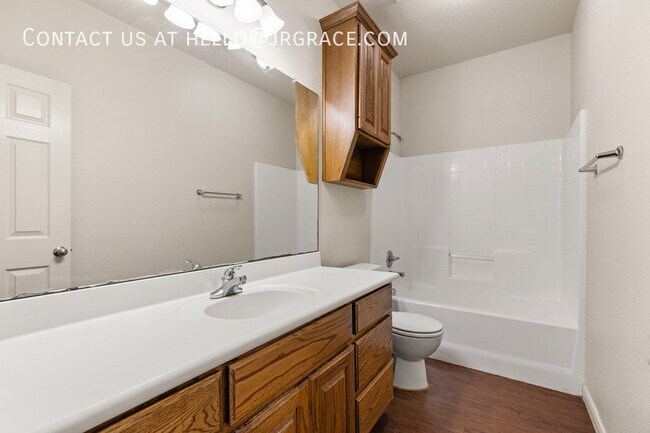 Building Photo - 2100 Breezy Dr