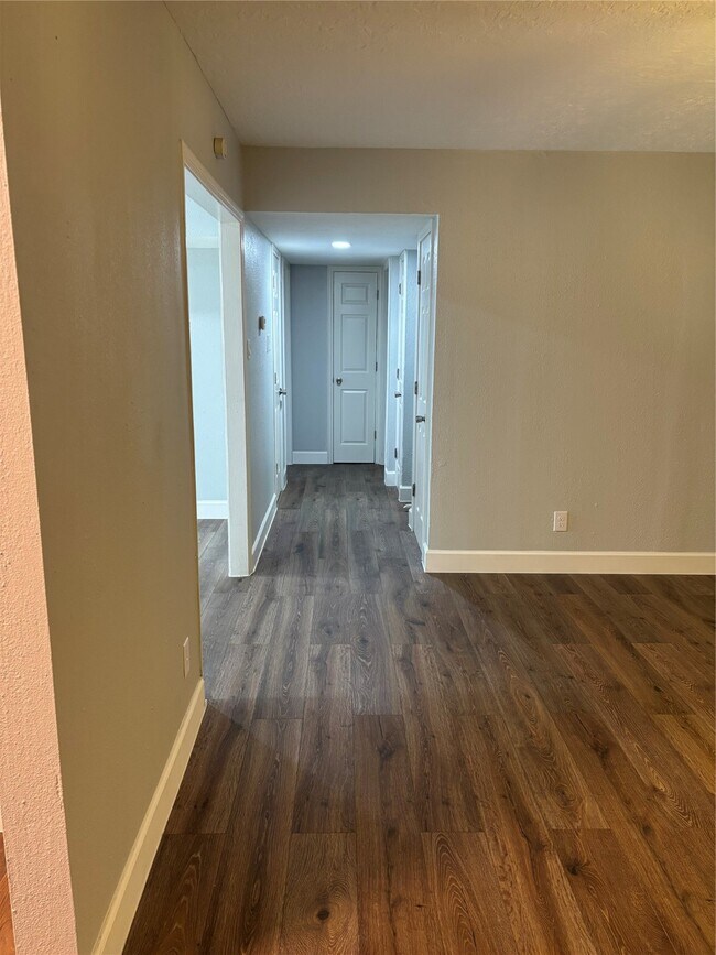 Building Photo - 4115 Tidewater Dr